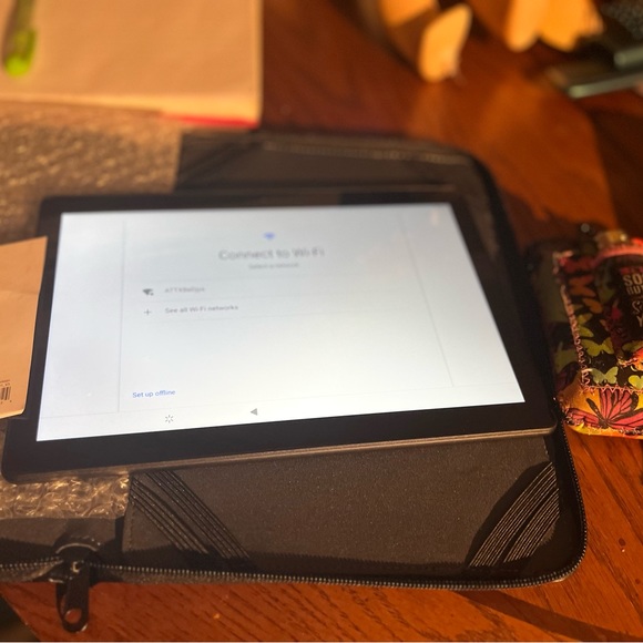 ONN 10.1 TABLET WITH NEW LEATHER CASE BRAND NEW - Picture 2 of 8